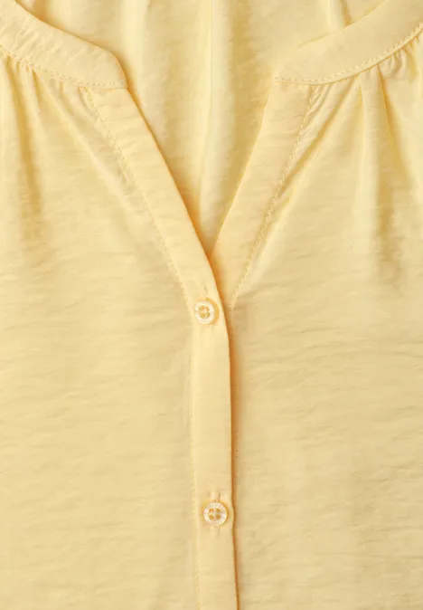 Leichter hellgelber Cardigan mit V-Ausschnitt und Knopfleiste.