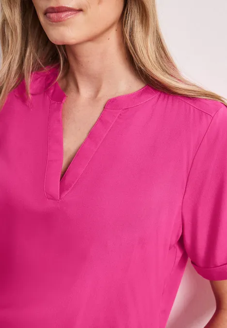 Blouse à manches courtes avec col fendu en couleur unie magenta dream