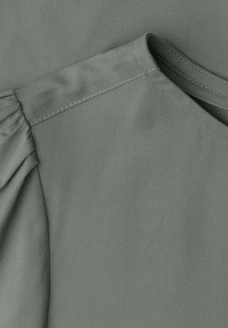 Blouse met ronde hals en korte pofmouwen bound green Grijs bovenstuk met ronde hals en subtiele plooien aan de mouw.