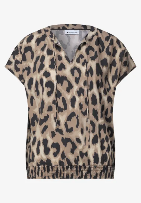Leichter Damen-T-Shirt mit Leopardenmuster, V-Ausschnitt und elastischem Saum.