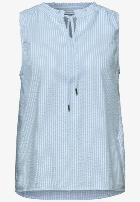 Mouwloze top met fijne blauw-witte strepen en striklint bij de ronde hals.