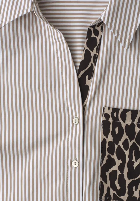 Kurzarm Hemdbluse mit Leo-Details light terra mocha Hemd mit braun-weißen Streifen und auffälligen Leoprint-Akzenten am Kragen-Innenbereich und auf der Brusttasche