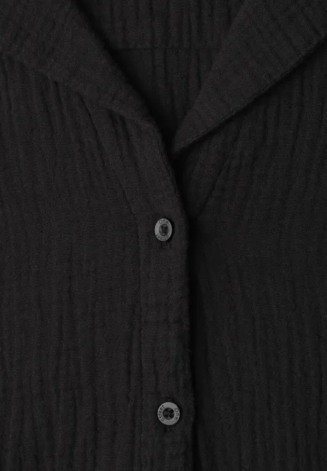 Musselin Bluse mit Bowling-Kragen Black Schwarz strukturierte Strickjacke mit Knöpfen und Reverskragen.