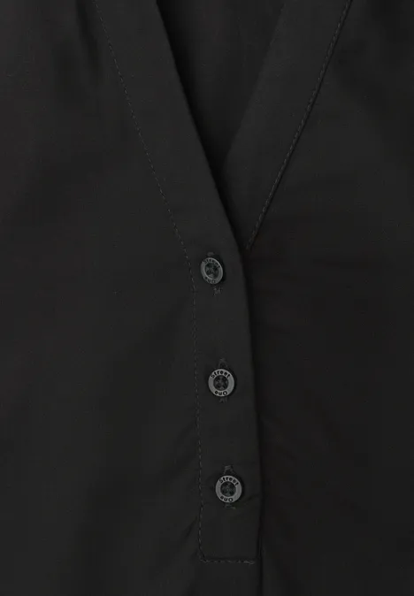 Kurzarm Bluse mit Split Neck und Elastiksaum Black Schwarzes Hemd mit V-Ausschnitt und drei Knöpfen.