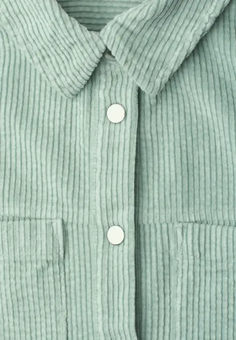Hellgrüne Cordjacke mit Kragen, Druckknöpfen und aufgesetzten Taschen vorne