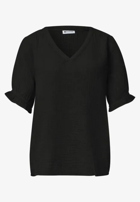 Kurzarm Bluse mit V-Neck und Rüschen Black Schwarzes, leicht strukturiertes Damen-Shirt mit V-Ausschnitt und kurzen, gerafften Ärmeln.