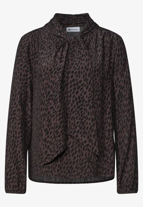 Damenbluse mit dunkelbraunem Animal-Print und Schleifenkragen, langärmlig.