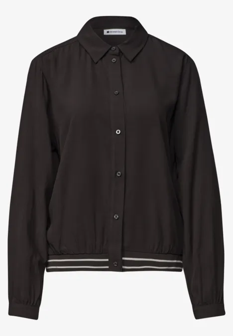 Schwarze Blouson-Jacke mit Hemdkragen, Knopfleiste und gestreiftem Saum