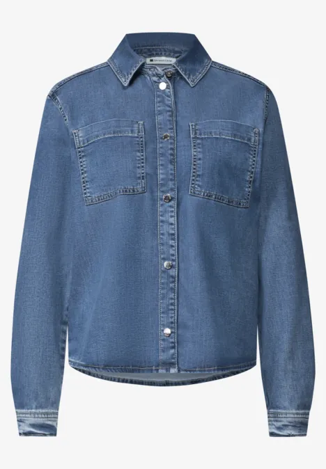 Lässiges Jeanshemd mit langen Ärmeln, Knopfleiste und aufgesetzten Brusttaschen.