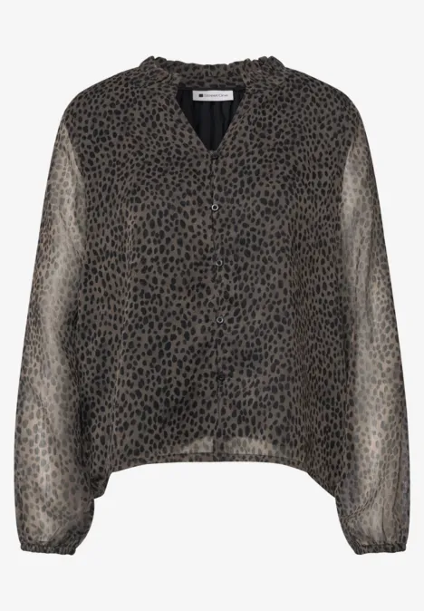 Leichte Chiffonbluse mit dezentem Leopardenmuster, V-Ausschnitt, langen Ärmeln und lockerem Saum.