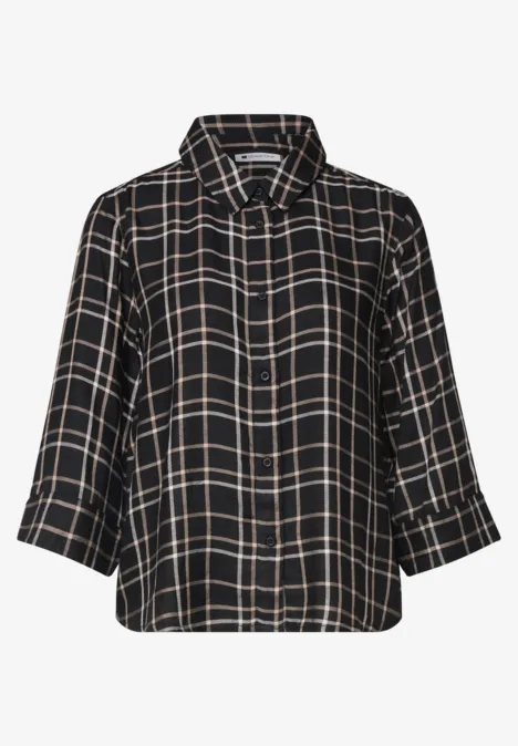 3/4-Arm Hemdbluse mit Karomuster Black Schwarze Bluse mit beigem Karomuster, 3/4-Ärmeln und Kragen.
