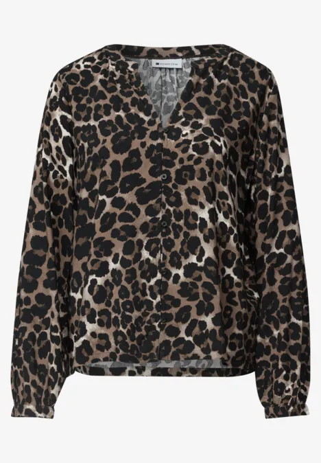 Blouse met lange mouwen, splitnek en luipaardprint Black Bruine blouse met zwarte luipaardprint, V-hals en lange mouwen.