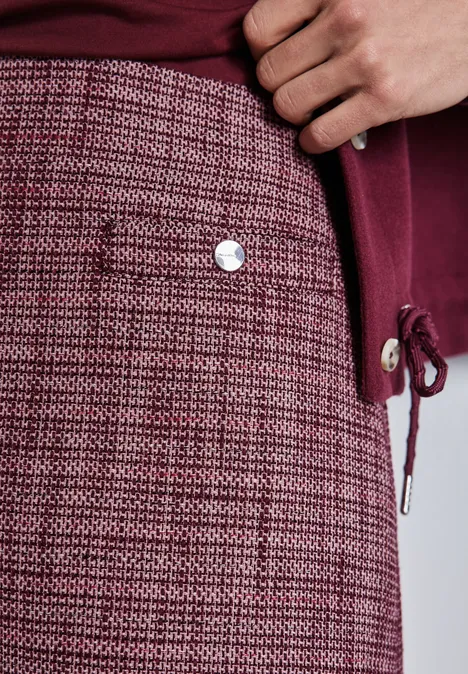 Gemusterter Bouclé-Rock mulberry red