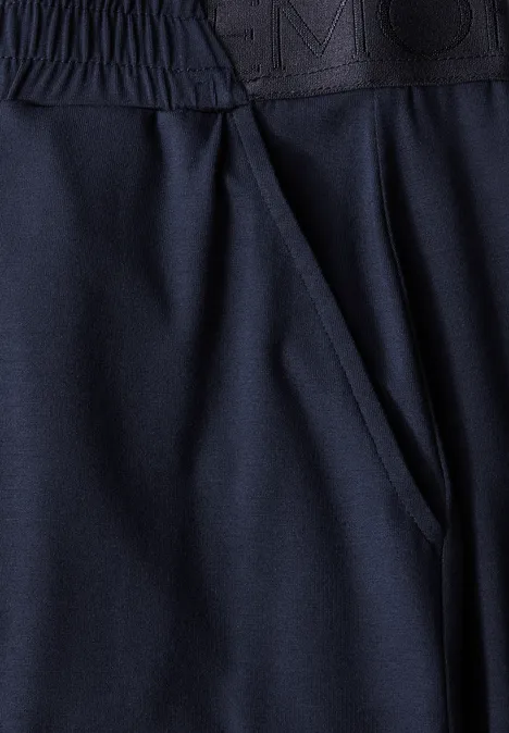 Rock in Unifarbe deep blue