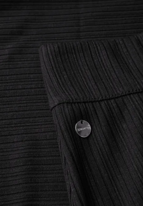 Rock mit Rippstruktur Black