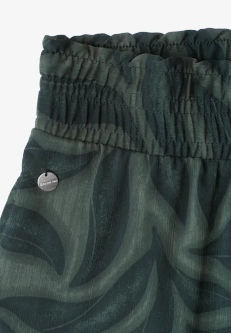 Grüne Hose mit elastischem Rüschbund, dezentem Muster und kleinem Metallknopf seitlich.