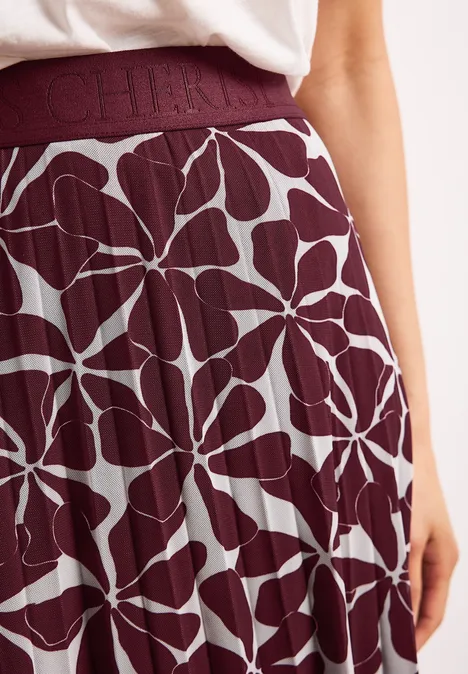 Plissé maxi-rok in bordeauxrood met abstract wit bloemenpatroon en elastische tailleband.