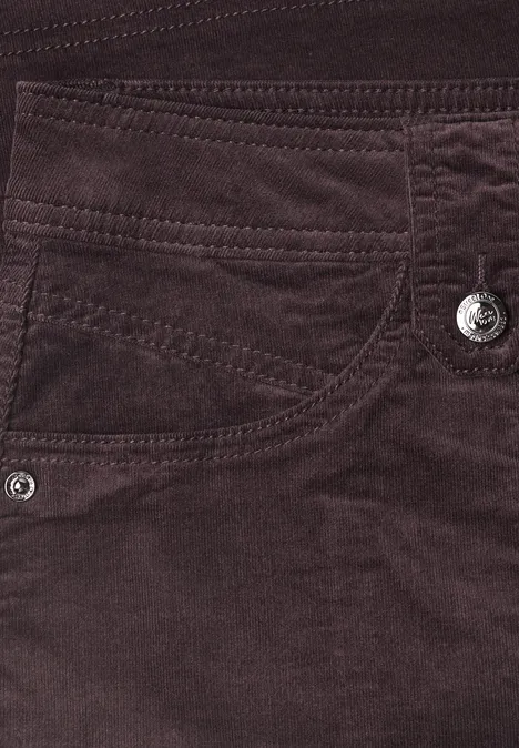 Bruine ribfluwelen broek met zak en metalen knoop