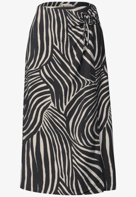 Midirok in wikkel-look met print Black Midirok met zwart-wit abstract zebraprint en een zijdelingse knoop in de taille