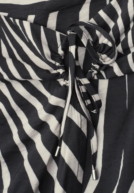 Midirok in wikkel-look met print Black Zwart-witte stof met zebraprint en knoopkoord in de taille.