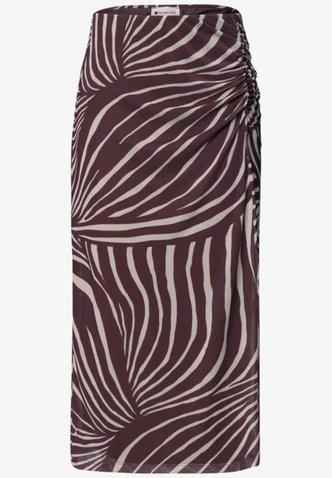 Midirok van mesh met print rustic rouge Lang aangesloten rok met beige zebraprint op bruin ondergrond en zijplooien.