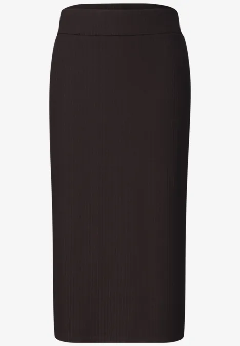 Geribde midirok met elastische tailleband espresso brown Zwarte knielange kokerrok met fijne ribstructuur.