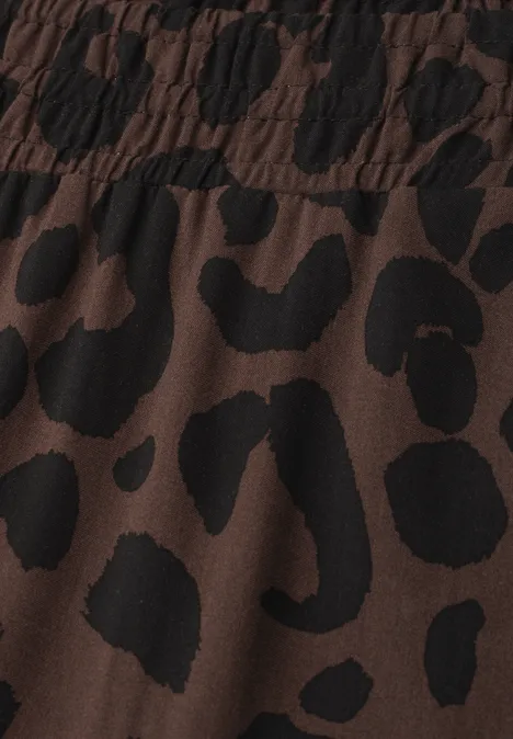 Maxi-Rock mit Volants und Print molten earth Nahaufnahme eines braunen Stoffes mit schwarzem Leopardenmuster