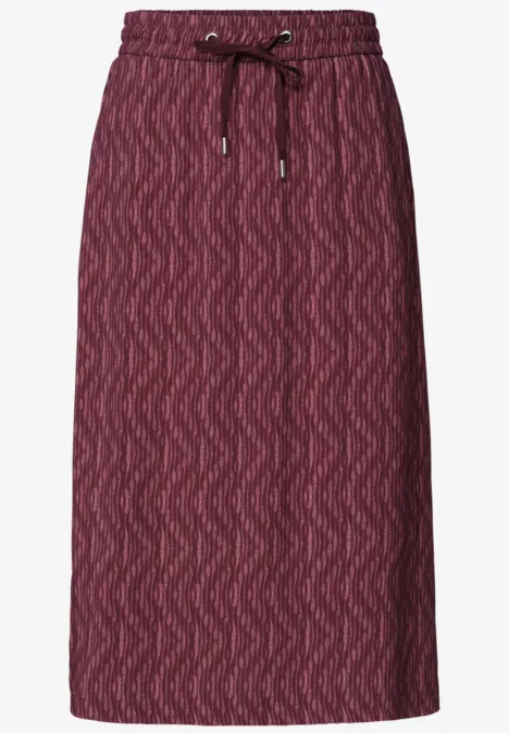 Midirock mit Elastikbund und Print blush berry Midirock aus Strick in Bordeaux mit dezentem Zickzackmuster und regulierbarem Taillenband.