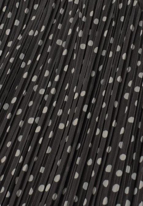 Midirock aus Mesh in Plisséestruktur black coffee Schwarzes, plissiertes Material mit weißem Punktenmuster