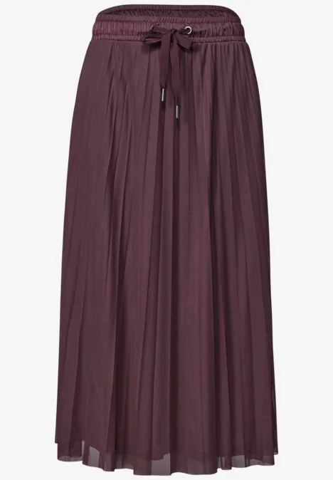 Midirock aus Mesh in Plisséestruktur rustic rouge Plissierter Midi-Rock in dunklem Beerenton mit elastischem Bund und Kordelzug.