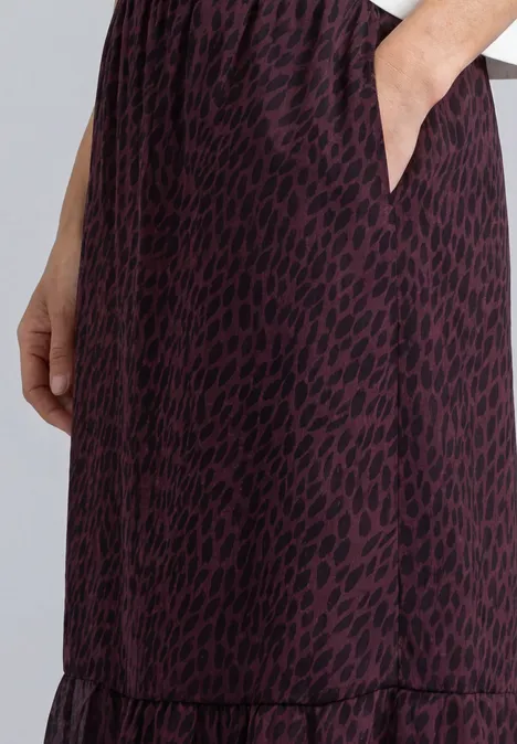 Lila midirok met zwarte luipaardprint, zijzak en ruches aan de zoom.
