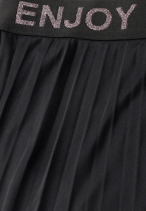 Zwarte geplooide rok met elastische taille en glinsterende ‘ENJOY’-band.