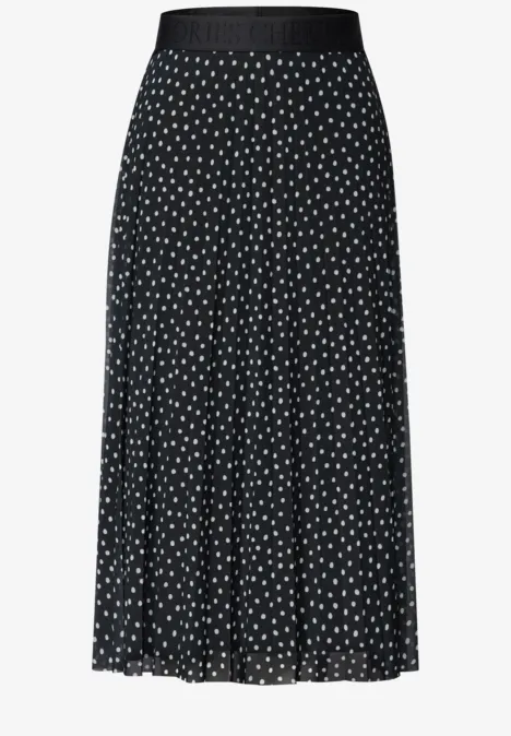 Schwarzer plissierter Midirock mit weißen Polka-Dots und elastischem Bund.