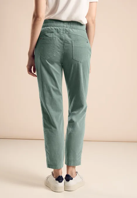 Hose im Casual Fit mindful green