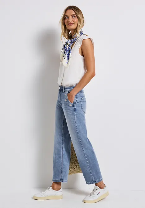 Jeans mit Knopfdetail light blue washed