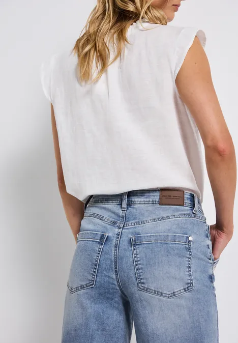 Jeans mit Knopfdetail light blue washed