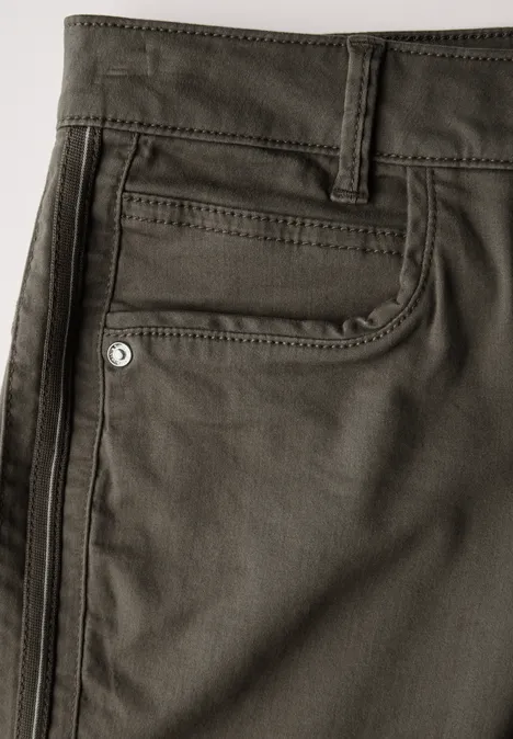 Hose mit Tape-Details muddy brown