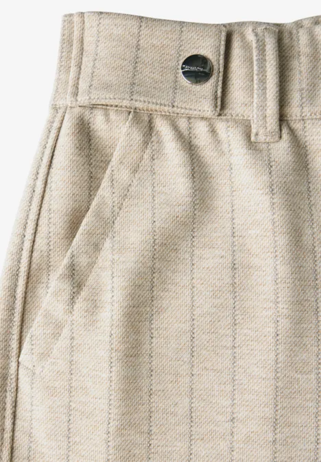 Straight Leg Hose sheer beige mel.