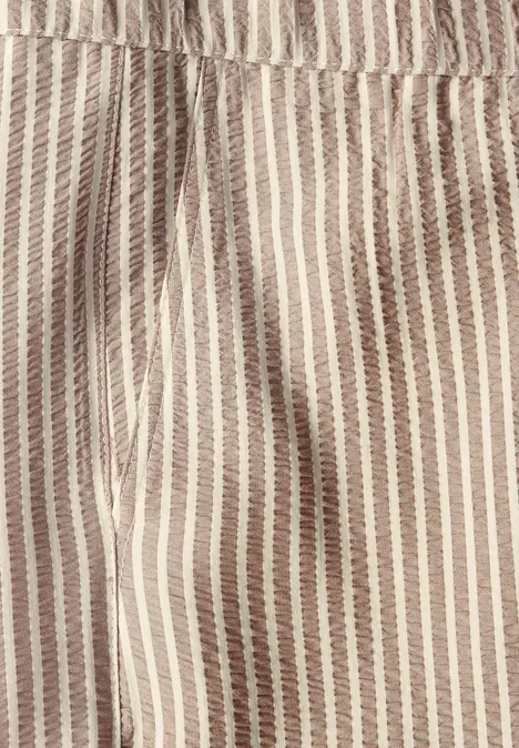 Gestreifte Seersucker Hose safari beige