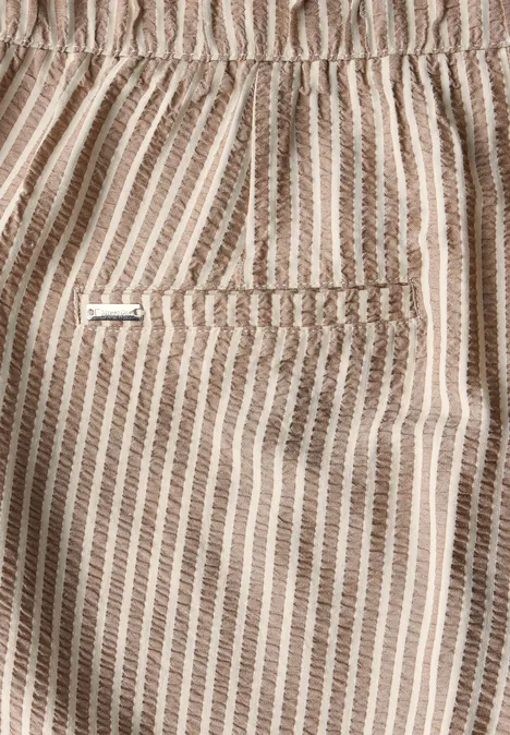 Gestreifte Seersucker Hose safari beige