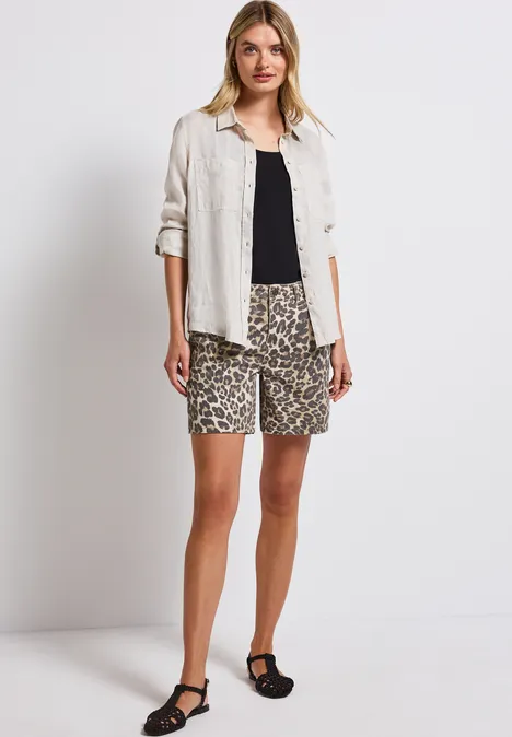 Denim Shorts mit Leo-Muster Leo Print Washed