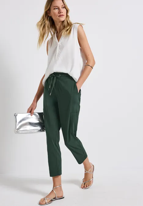 Loose Fit Hose mit Taschen mid green