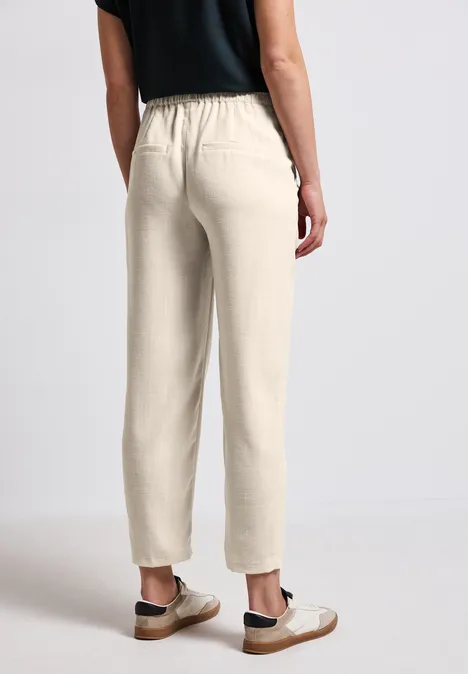 Chino mit Knopfdetail silkstone white