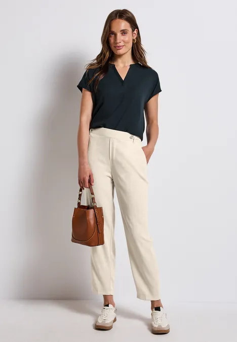 Chino mit Knopfdetail silkstone white