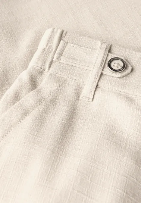 Chino mit Knopfdetail silkstone white