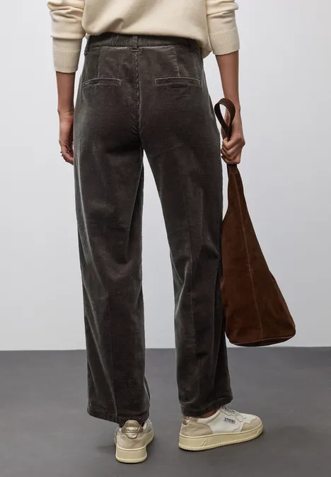 Straight Leg Cordhose darkest brown