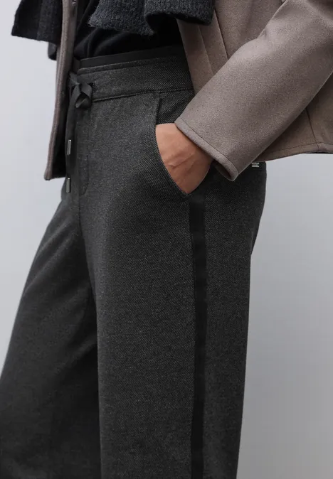 Straight Leg Hose mit Tape Black