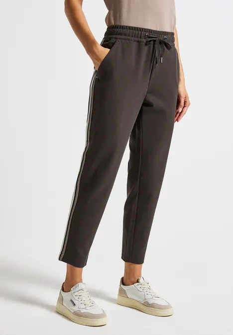 Loose Fit Hose mit Tape deep roast brown
