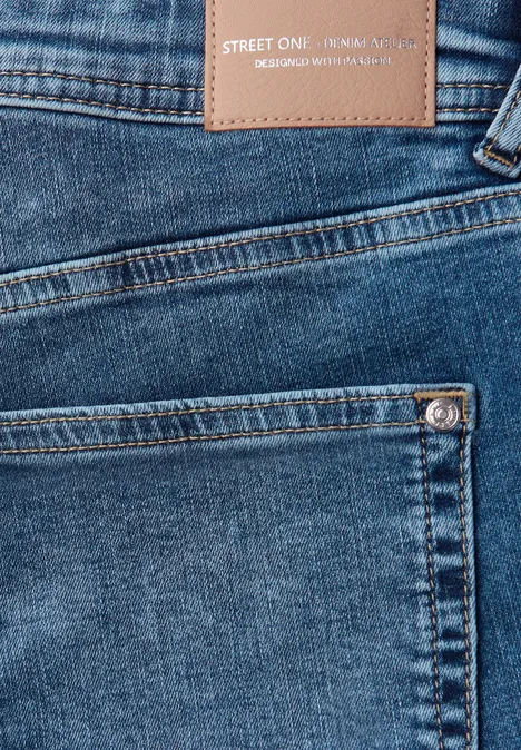 Jeans mit Destroyed Details Medium Blue Destroy washed