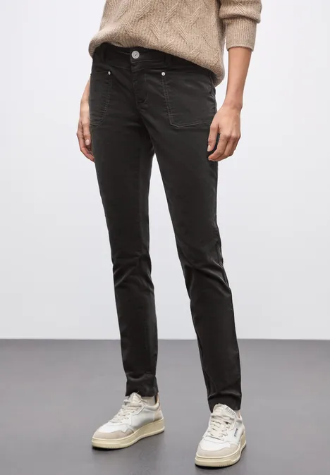 Cordhose im Casual Fit darkest brown